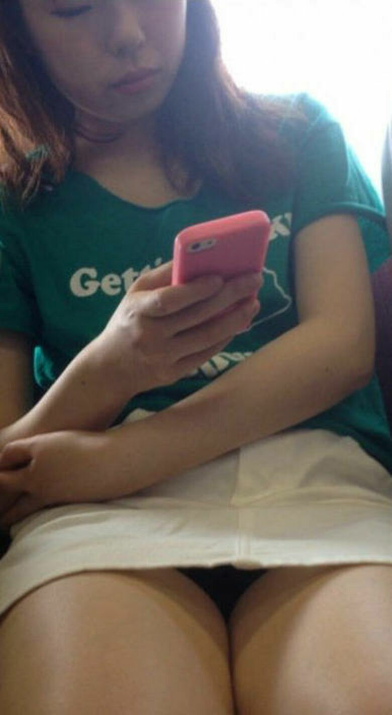 電車パンチラ動画像251枚!エロい盗撮JK・素人対面女子のミニスカパンツに太もも 生足がエロくて抜ける!!025枚目