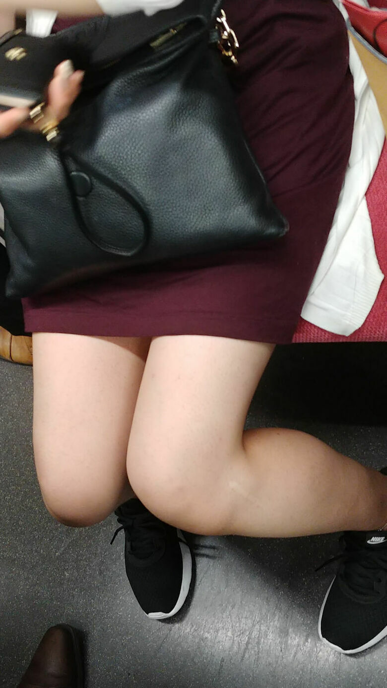 電車パンチラ動画像251枚!エロい盗撮JK・素人対面女子のミニスカパンツに太もも 生足がエロくて抜ける!!080枚目