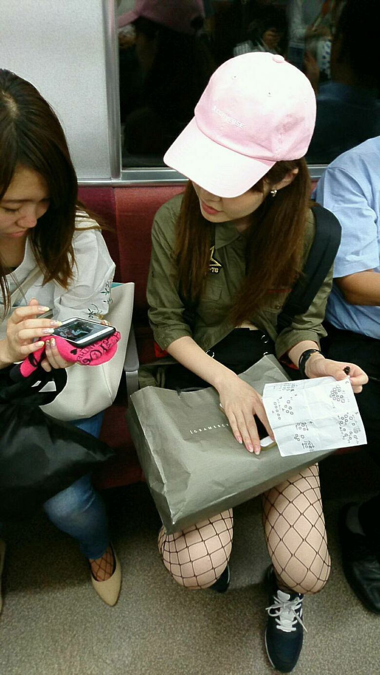電車パンチラ動画像251枚!エロい盗撮JK・素人対面女子のミニスカパンツに太もも 生足がエロくて抜ける!!086枚目