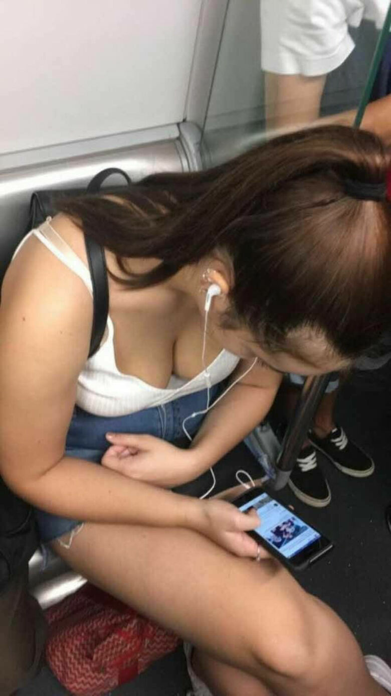 電車パンチラ動画像251枚!エロい盗撮JK・素人対面女子のミニスカパンツに太もも 生足がエロくて抜ける!!089枚目