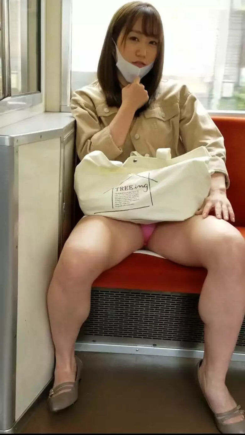 電車パンチラ動画像251枚!エロい盗撮JK・素人対面女子のミニスカパンツに太もも 生足がエロくて抜ける!!112枚目