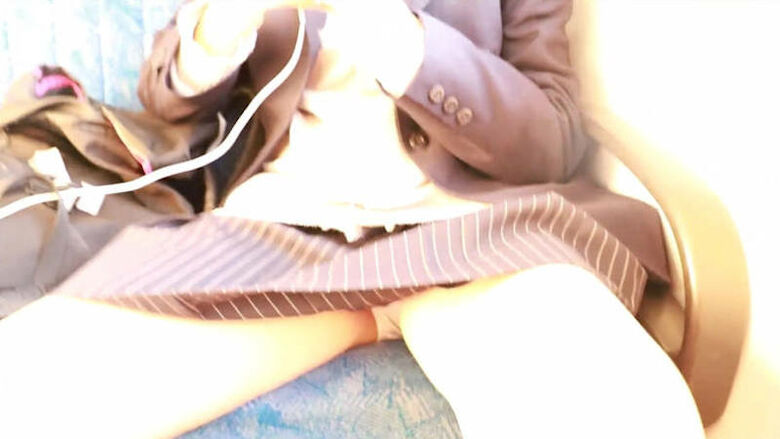 電車パンチラ動画像251枚!エロい盗撮JK・素人対面女子のミニスカパンツに太もも 生足がエロくて抜ける!!115枚目
