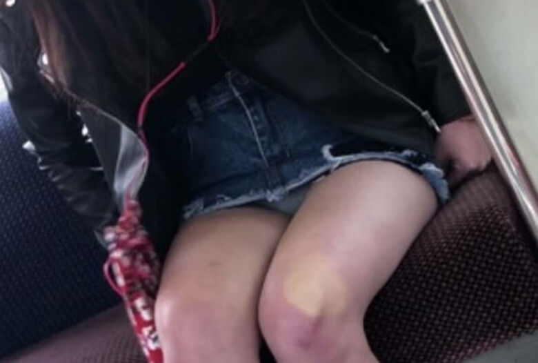 電車パンチラ動画像251枚!エロい盗撮JK・素人対面女子のミニスカパンツに太もも 生足がエロくて抜ける!!157枚目