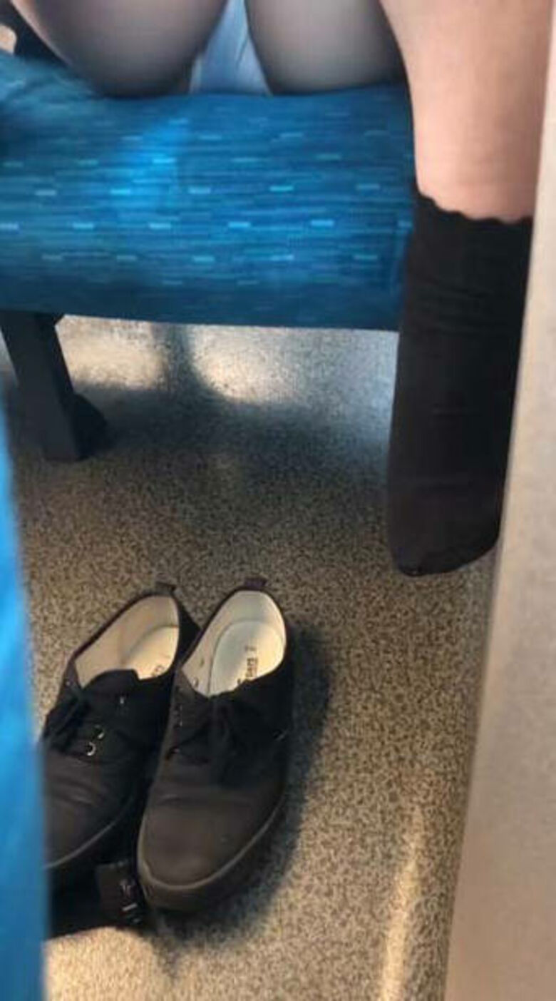 電車パンチラ動画像251枚!エロい盗撮JK・素人対面女子のミニスカパンツに太もも 生足がエロくて抜ける!!175枚目