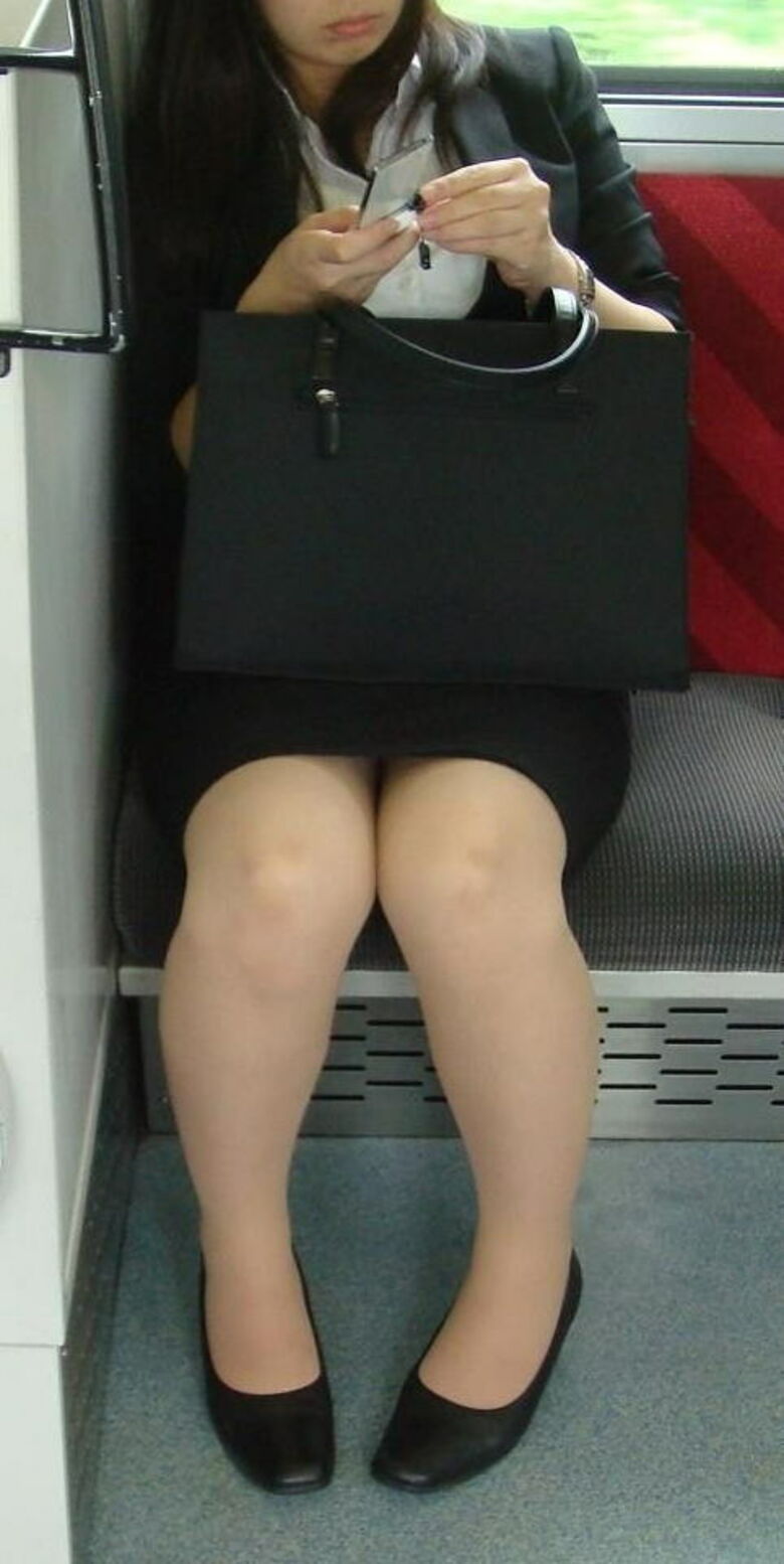 電車パンチラ動画像251枚!エロい盗撮JK・素人対面女子のミニスカパンツに太もも 生足がエロくて抜ける!!210枚目