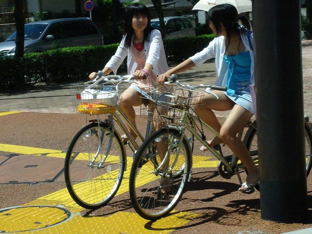 自転車に乗ってる美女のパンチラがエロすぎる005