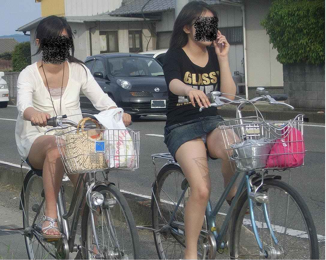 自転車に乗ってる美女のパンチラがエロすぎる027