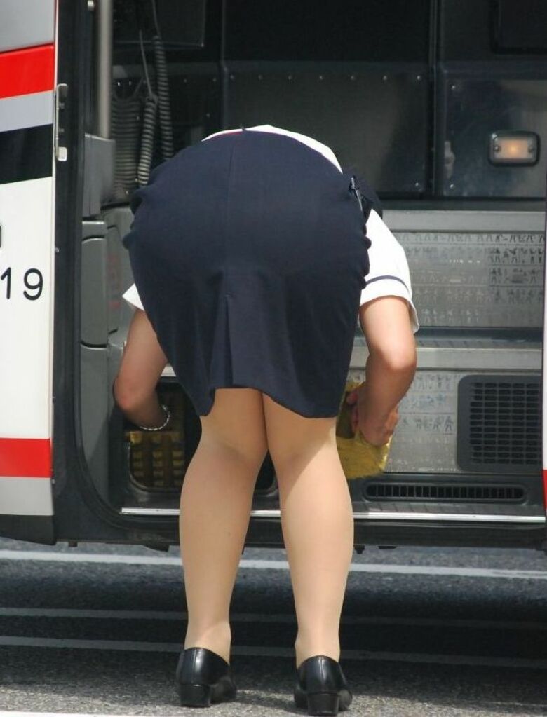 バスガイド盗撮 エロ画像！パン線や巨尻にフォーカス♡パンチラしてなくても抜けちゃいます(´д｀)ｼｺｼｺｵ006