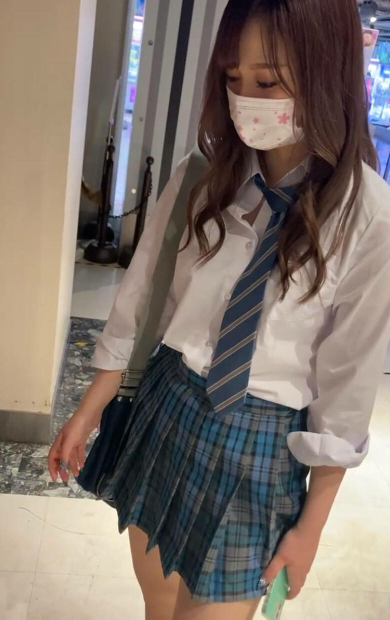 ぱんちら画像76枚!青色チェックスカートからのパンチラがエロいJKパンツをまとめてみた!!011枚目