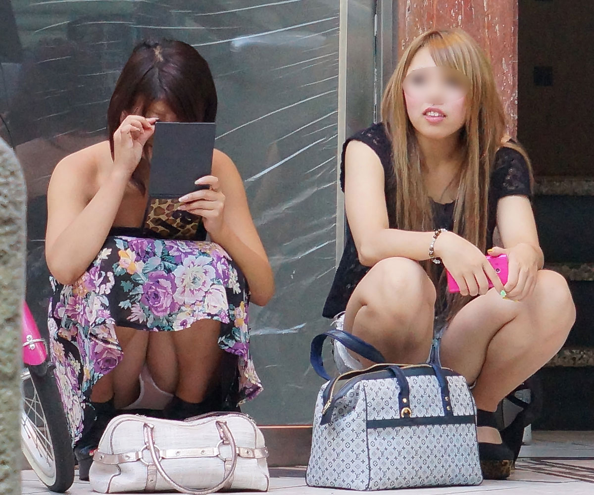 うんこ座り パンチラ画像だぜ！股間のむっくり具合がエロくてたまんないっす💕046