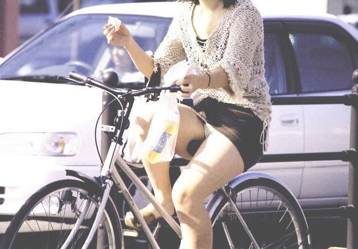 自転車乗ってる女性を見たら確認してみよう！意外とちらっしゃいませｗｗｗ014