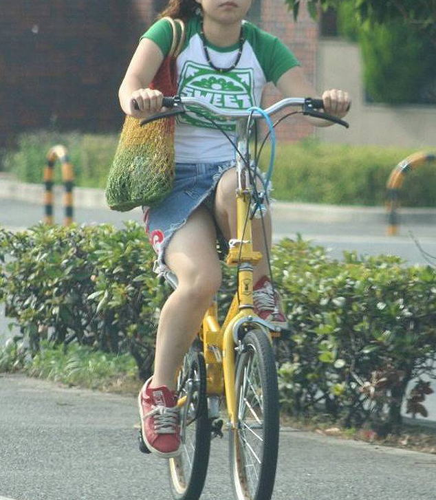 自転車乗ってる女性を見たら確認してみよう！意外とちらっしゃいませｗｗｗ021