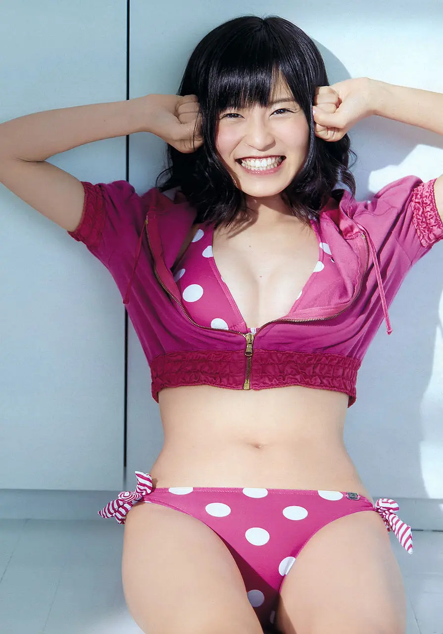 小島瑠璃子が始球式に登場!ショートパンツの隙間がデッドゾーンに034