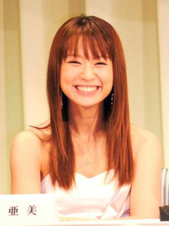 鈴木亜美 パンチラ画像がエロいぜ!昔懐かしの貴重なパンツをまとめました♡008