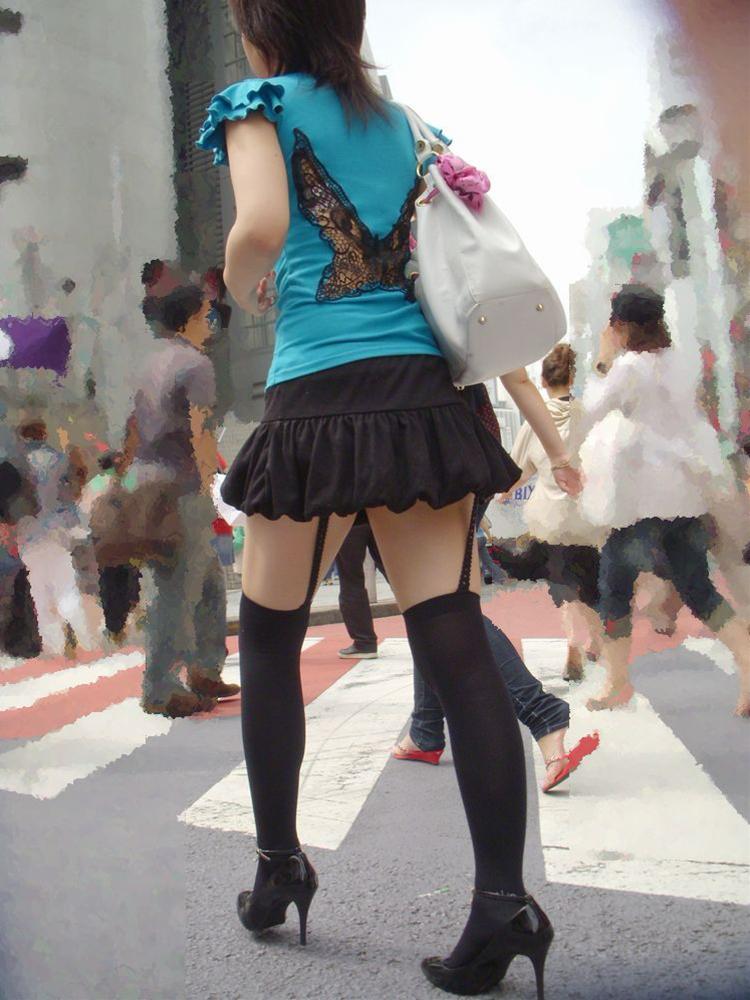 冬場に増える美脚ニーソパンチラがエロい盗撮画像32枚025枚目