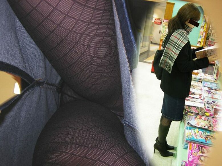 黒タイツの逆さ撮り盗撮パンチラ画像!この時期にしか見れない冬仕様のパンツを集めました♡004枚目