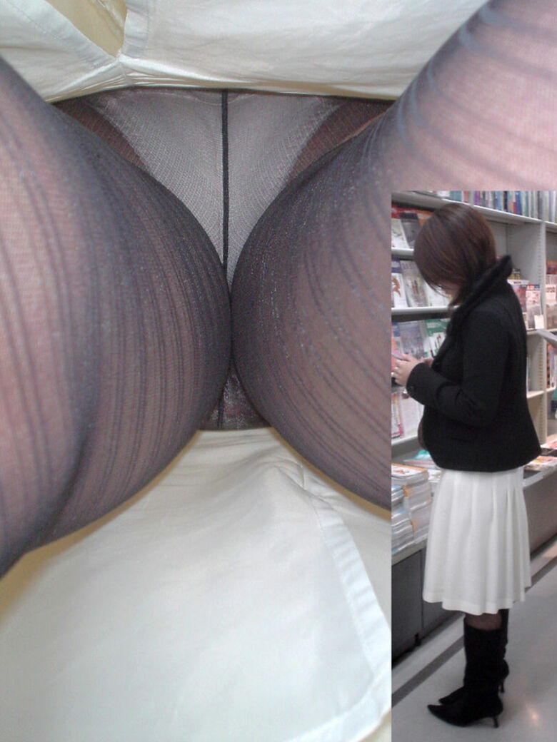 黒タイツの逆さ撮り盗撮パンチラ画像!この時期にしか見れない冬仕様のパンツを集めました♡007枚目