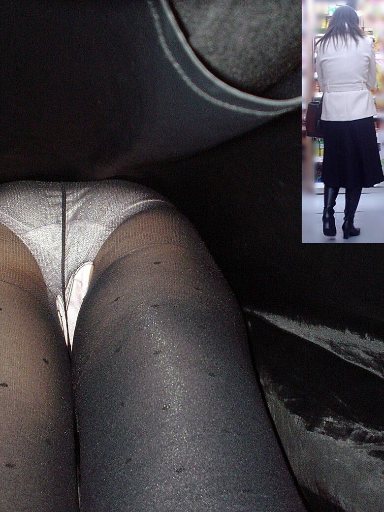 黒タイツの逆さ撮り盗撮パンチラ画像!この時期にしか見れない冬仕様のパンツを集めました♡008枚目