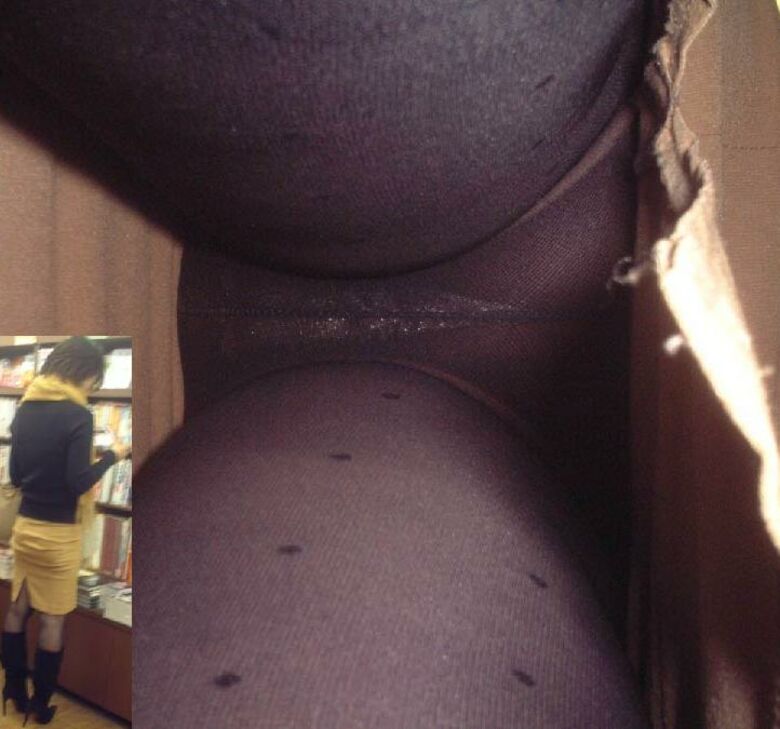 黒タイツの逆さ撮り盗撮パンチラ画像!この時期にしか見れない冬仕様のパンツを集めました♡012枚目