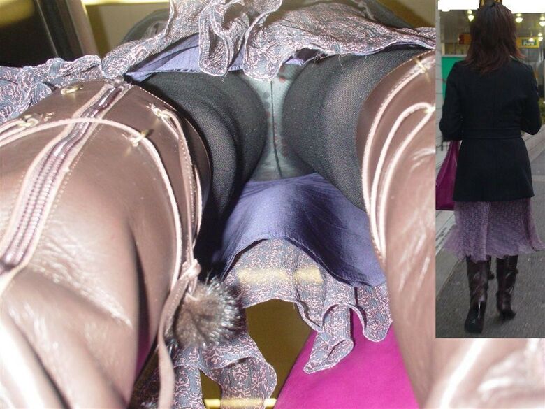 黒タイツの逆さ撮り盗撮パンチラ画像!この時期にしか見れない冬仕様のパンツを集めました♡022枚目