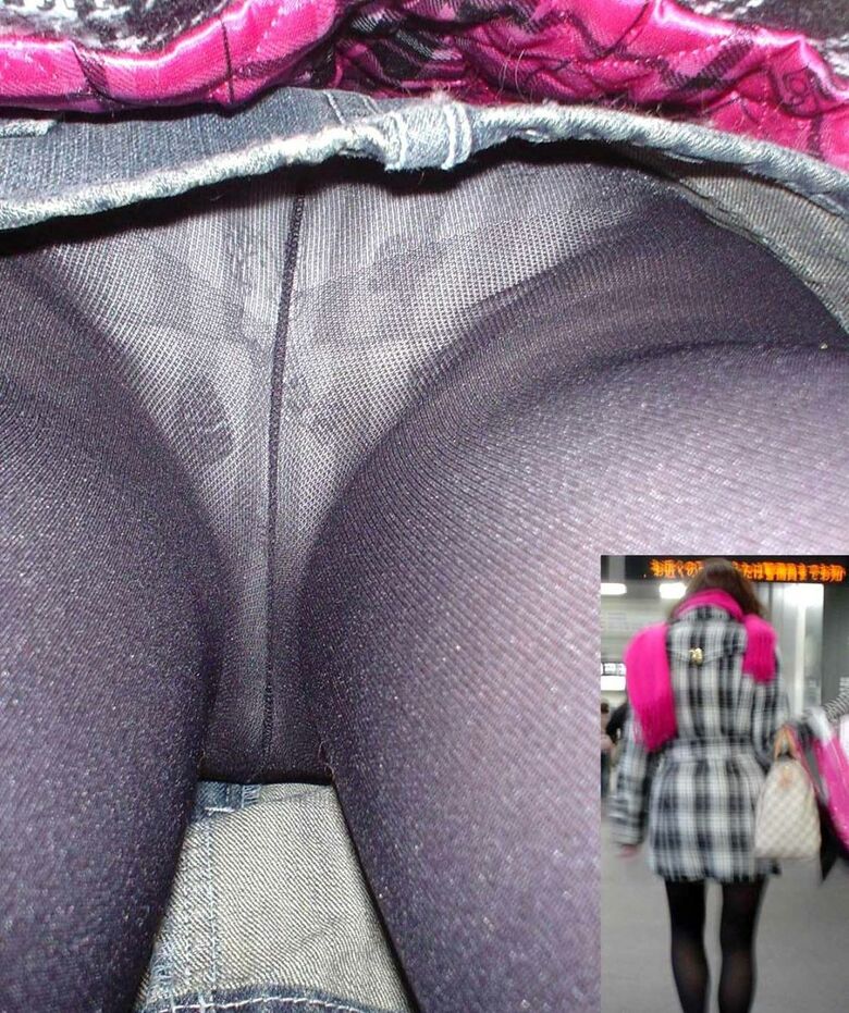 黒タイツの逆さ撮り盗撮パンチラ画像!この時期にしか見れない冬仕様のパンツを集めました♡029枚目