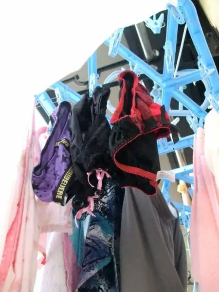 盗んでくださいと言わんばかりのカラフルな洗濯物パンツ035