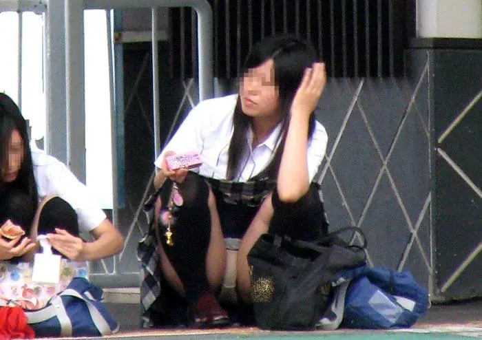 素人のパンチラを盗撮ってくそ興奮するよね009