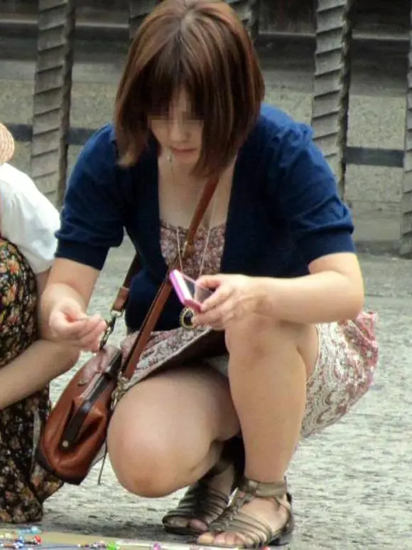 素人のパンチラを盗撮ってくそ興奮するよね016