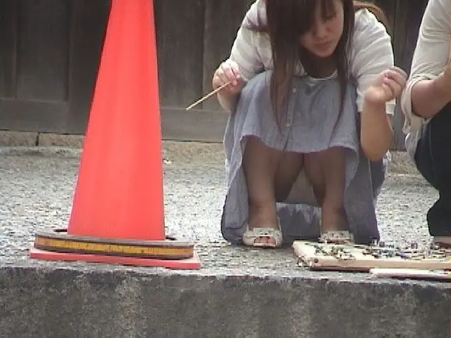 素人のパンチラを盗撮ってくそ興奮するよね017