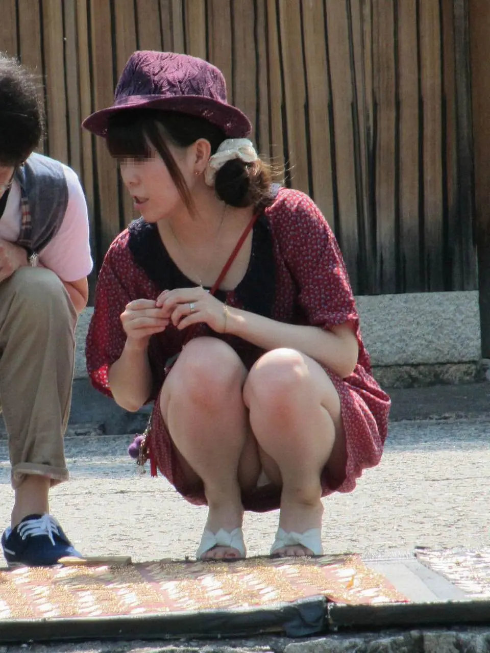 素人のパンチラを盗撮ってくそ興奮するよね023