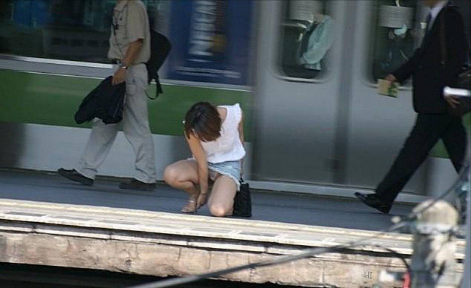 街撮りパンチラ画像040