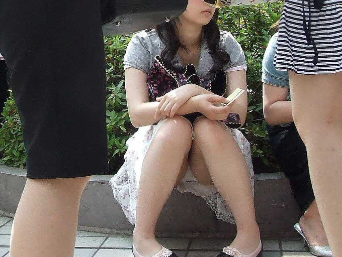 街撮りパンチラ画像051