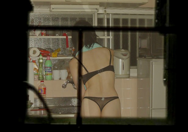 窓からこっそり盗み撮りした隣のお姉さんの裸でオナル009