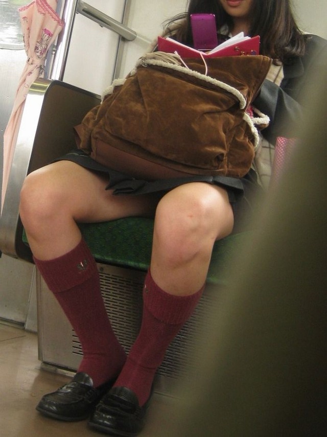 電車内でスマホで撮りまくったJK盗撮ヤバスギｗｗｗ013
