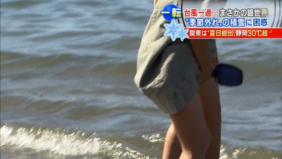台風 パンチラ画像!生中継JK・女子アナの生足にエロい太もも♡ニュース報道よりもパンツが気になるぜ!!004枚目