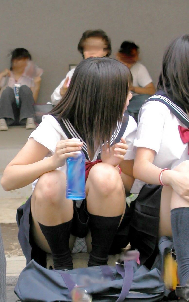 若い!可愛い!抜ける!の三拍子が揃った女子の流出パンチラ画像【厳選35枚】027枚目