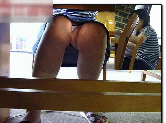 図書館 パンチラ盗撮画像！無音の中でパンツにご対面♡ずっと眺めておきたくなるぜ!!010