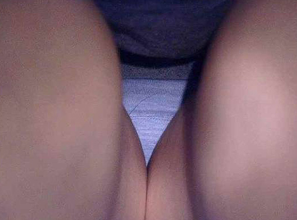 図書館 パンチラ盗撮画像！無音の中でパンツにご対面♡ずっと眺めておきたくなるぜ!!013