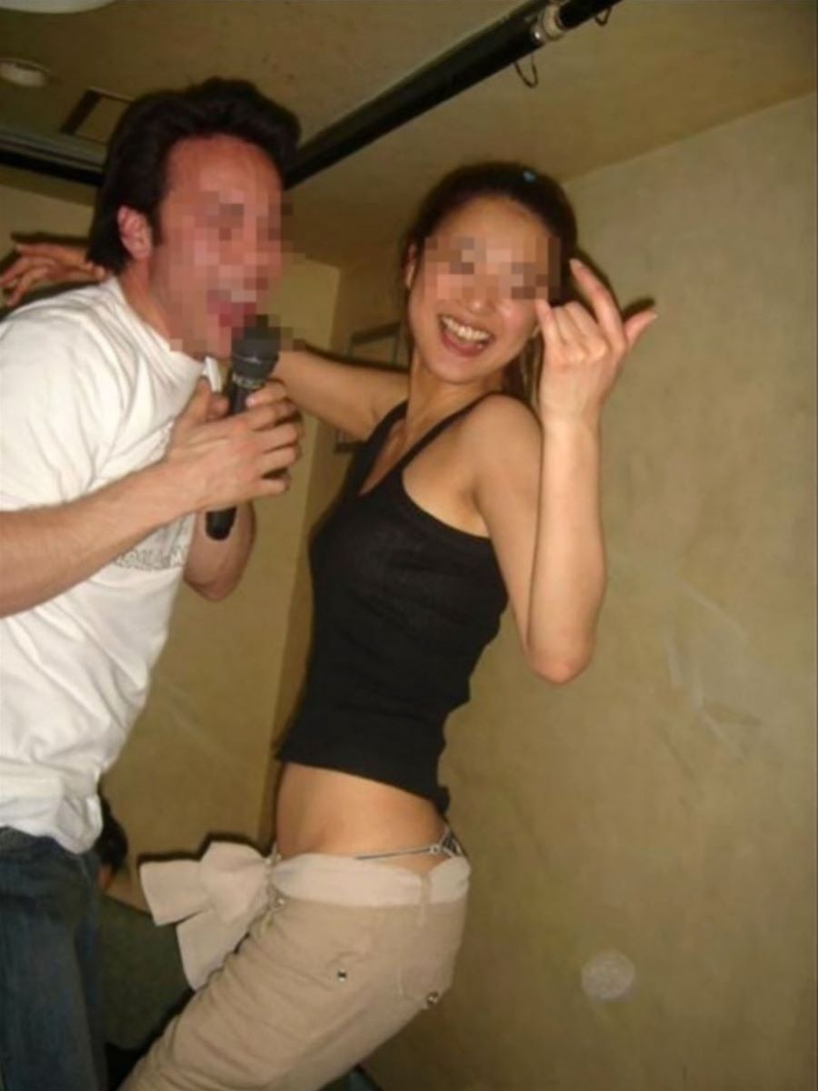 飲み会 パンチラエロ画像だぜ!居酒屋・カラオケなどなど泥酔女子の股間がダダ開き状態です♡020