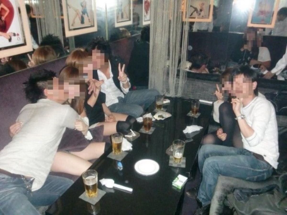 飲み会 パンチラエロ画像だぜ!居酒屋・カラオケなどなど泥酔女子の股間がダダ開き状態です♡038