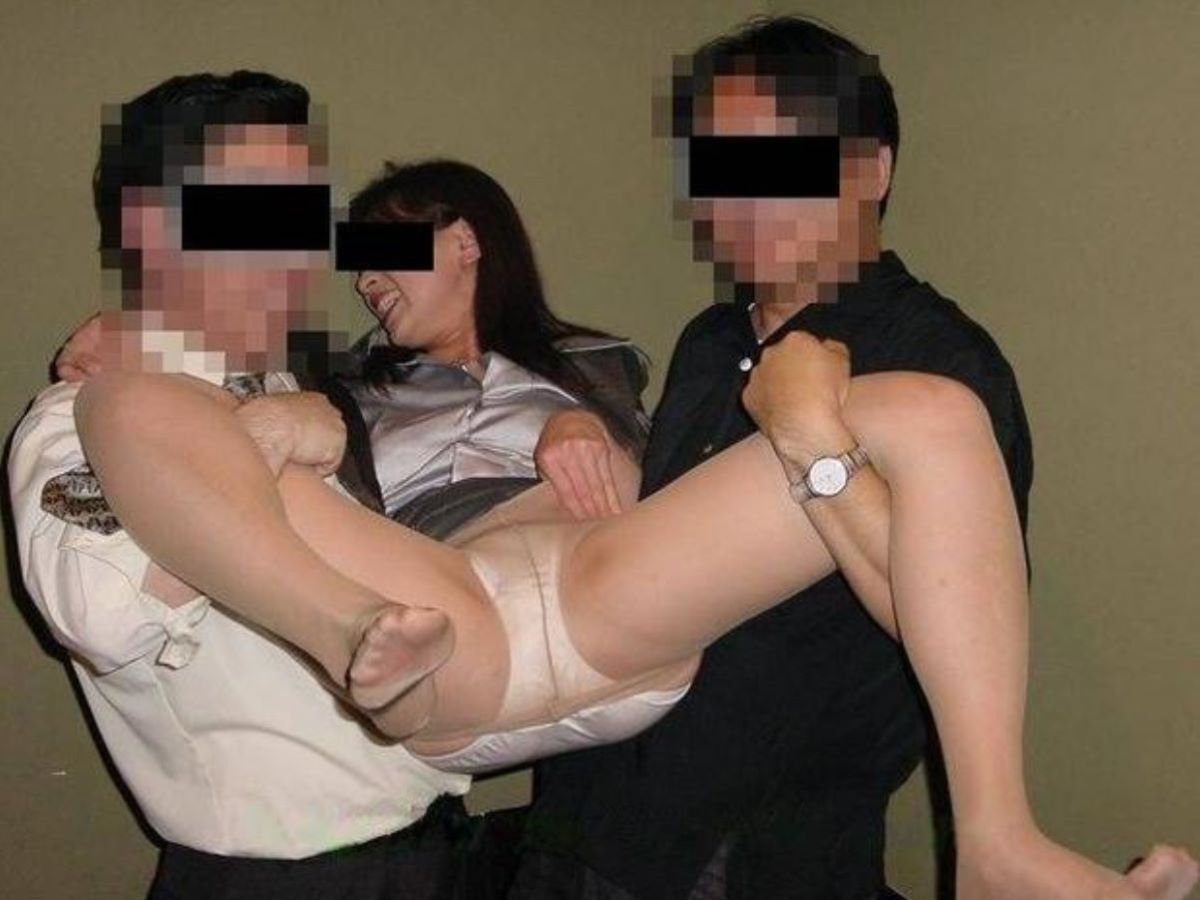 飲み会 パンチラエロ画像だぜ!居酒屋・カラオケなどなど泥酔女子の股間がダダ開き状態です♡046