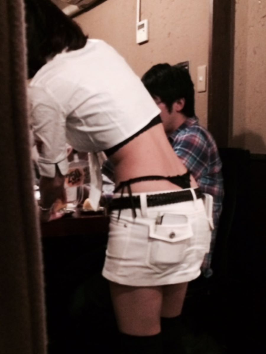 飲み会 パンチラエロ画像だぜ!居酒屋・カラオケなどなど泥酔女子の股間がダダ開き状態です♡050