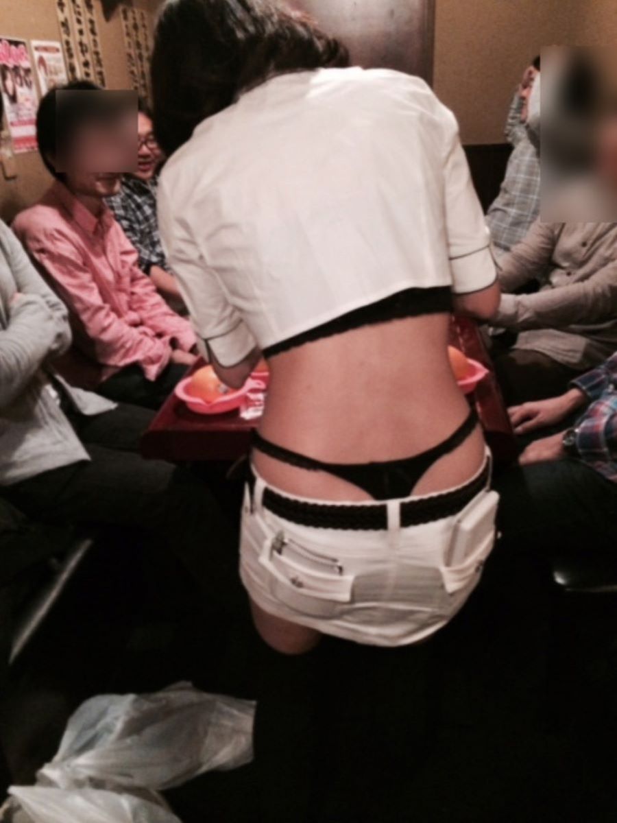 飲み会 パンチラエロ画像だぜ!居酒屋・カラオケなどなど泥酔女子の股間がダダ開き状態です♡051