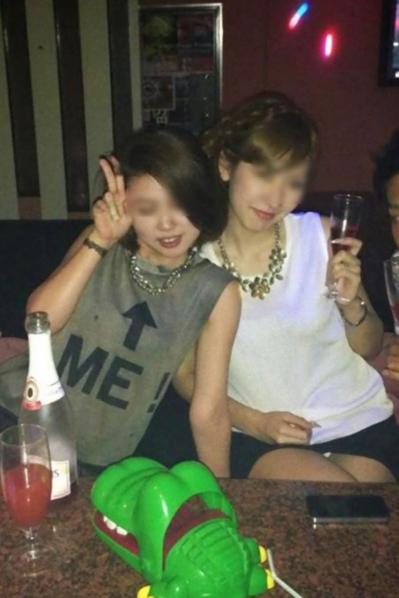 飲み会 パンチラエロ画像だぜ!居酒屋・カラオケなどなど泥酔女子の股間がダダ開き状態です♡053