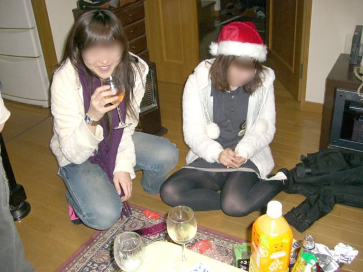 飲み会 パンチラエロ画像だぜ!居酒屋・カラオケなどなど泥酔女子の股間がダダ開き状態です♡056