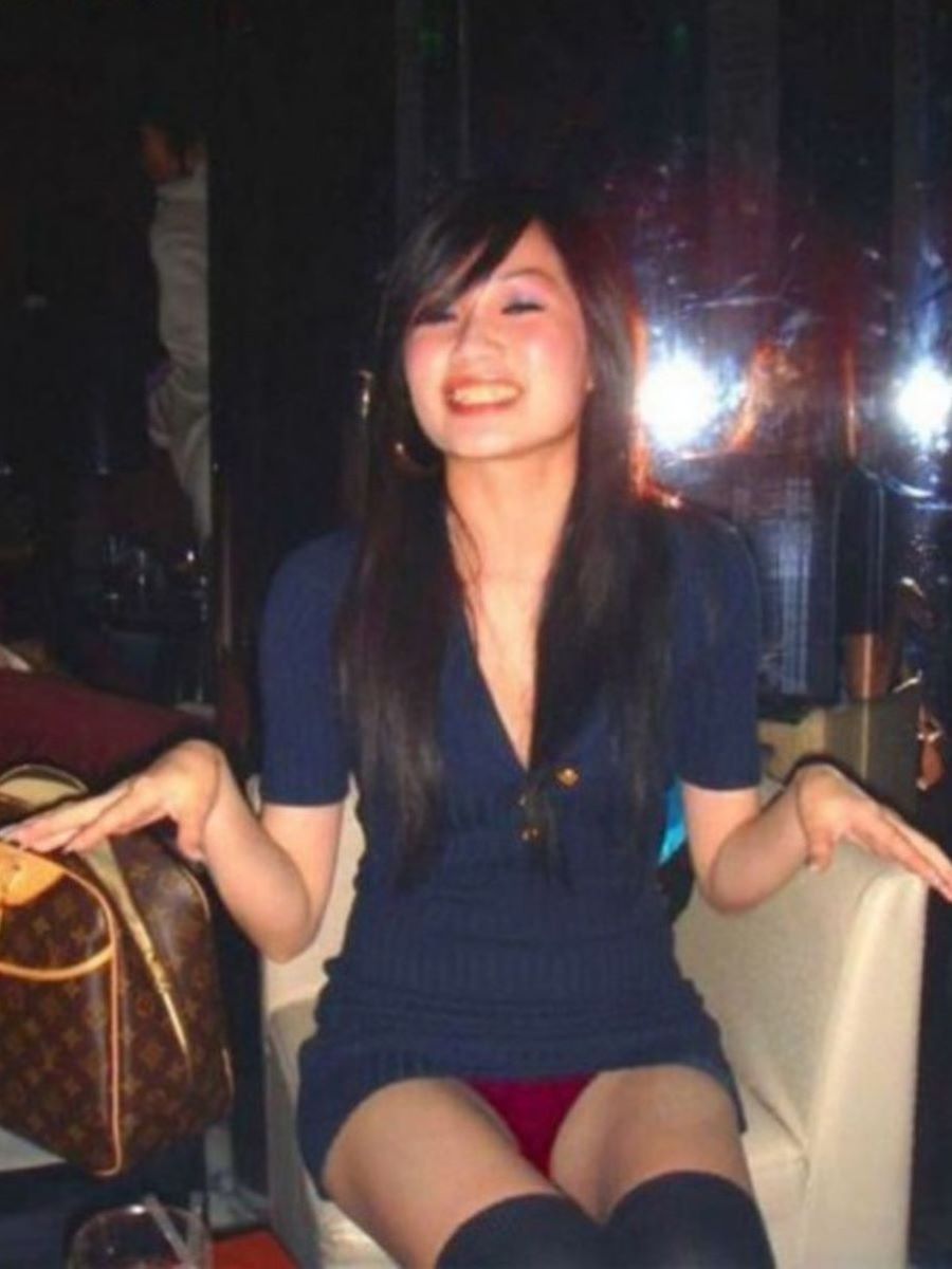 飲み会 パンチラエロ画像だぜ!居酒屋・カラオケなどなど泥酔女子の股間がダダ開き状態です♡062