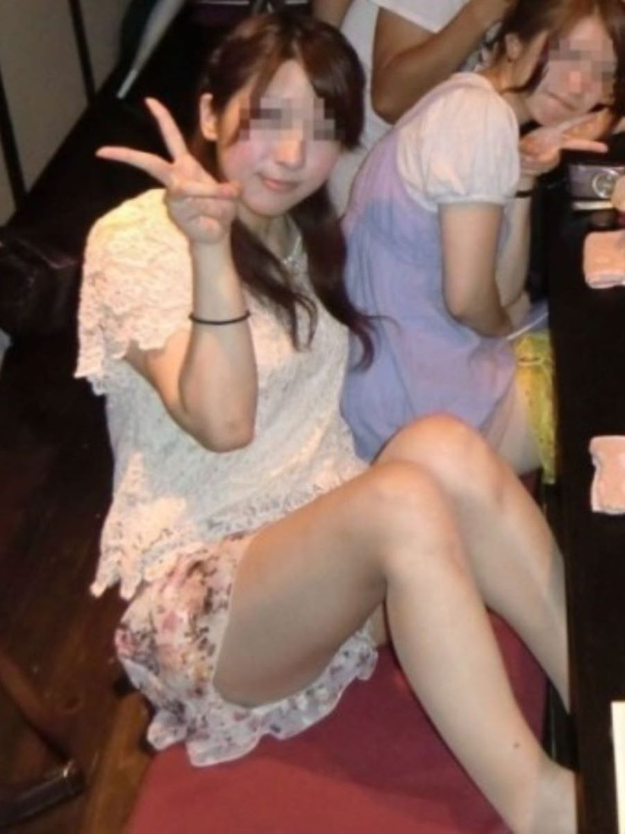 飲み会 パンチラエロ画像だぜ!居酒屋・カラオケなどなど泥酔女子の股間がダダ開き状態です♡066