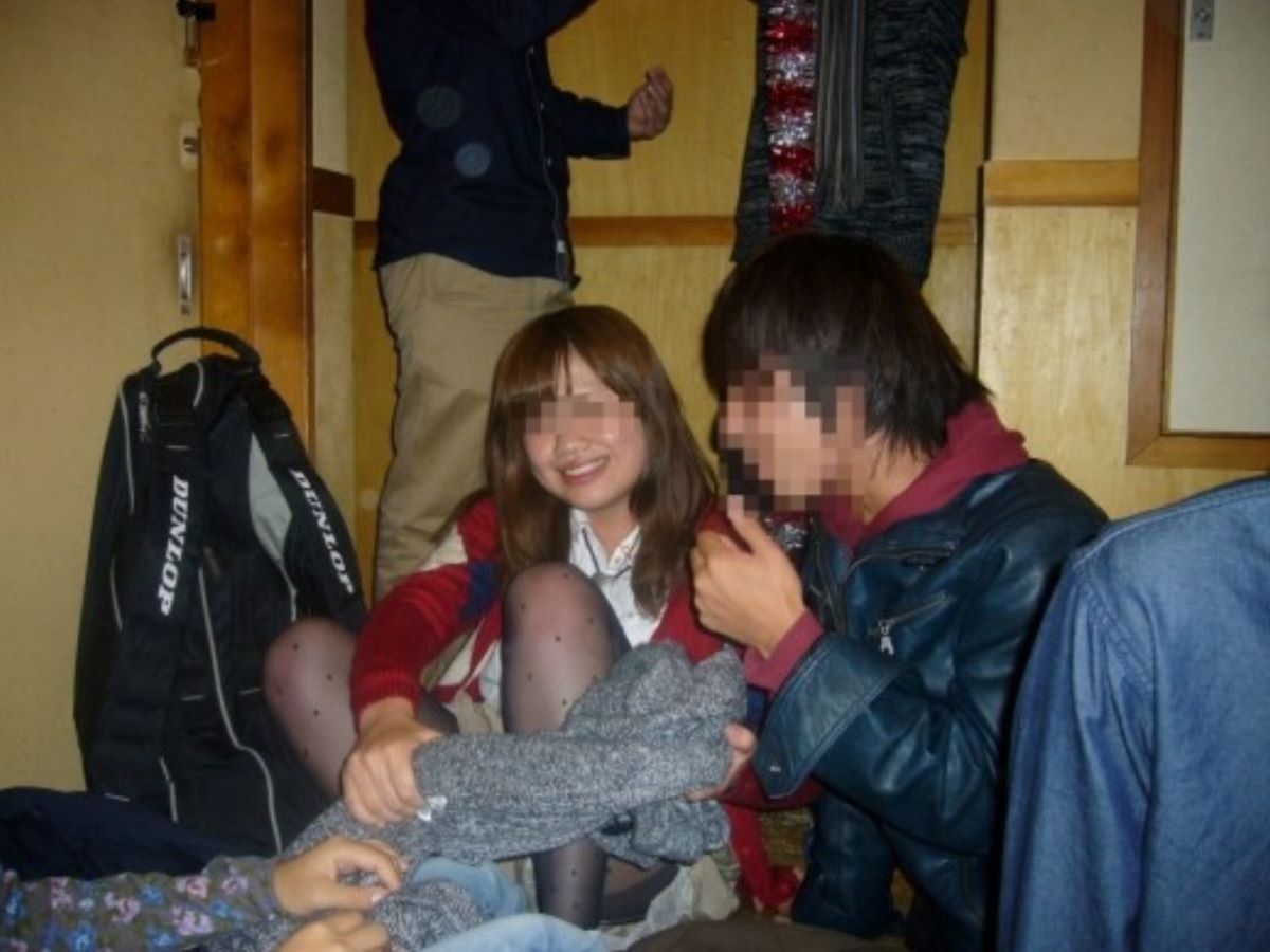 飲み会 パンチラエロ画像だぜ!居酒屋・カラオケなどなど泥酔女子の股間がダダ開き状態です♡067