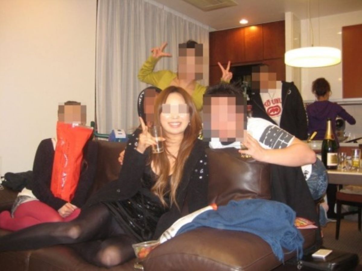 飲み会 パンチラエロ画像だぜ!居酒屋・カラオケなどなど泥酔女子の股間がダダ開き状態です♡074