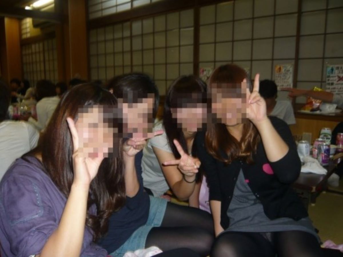 飲み会 パンチラエロ画像だぜ!居酒屋・カラオケなどなど泥酔女子の股間がダダ開き状態です♡075